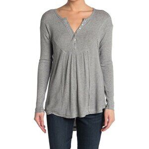 Sweet Romeo Womens Gray Waffle Knit Oversized Henley Top